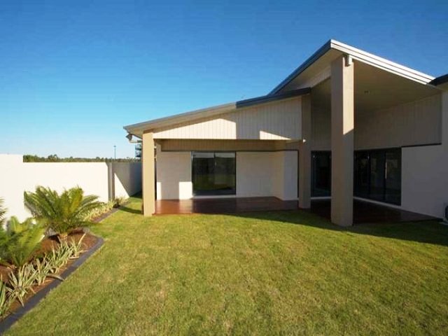 PARADISE BY THE WATER Picture 3