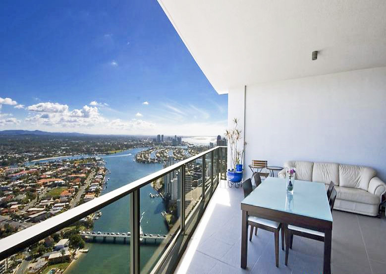 THIS IS LIVING! Picture 2