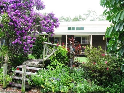 ACREAGE HOME WITH LARGE SHED Picture