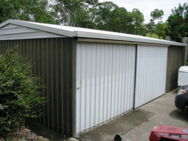 ACREAGE HOME WITH LARGE SHED Picture 3