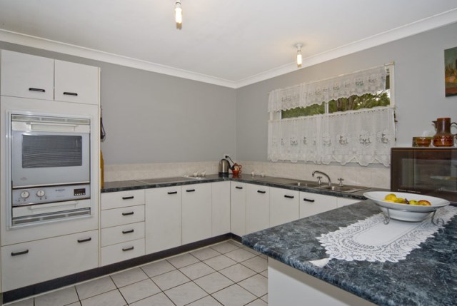 Acreage Lifestyle - Negotiate a Bargain! Picture 2