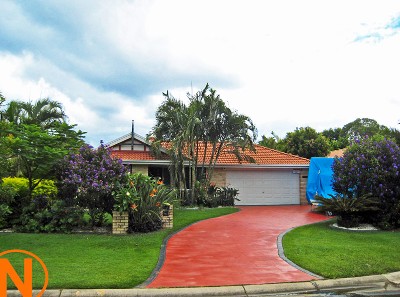 Ormeau Hills Entertainer Picture