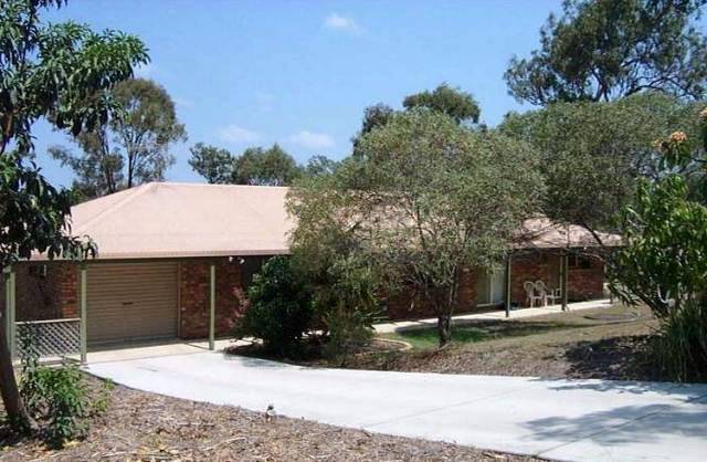 LARGE ACREAGE FAMILY HOME Picture 1