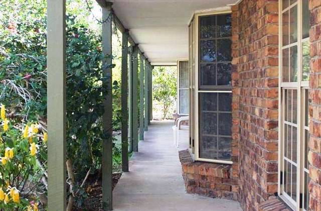 LARGE ACREAGE FAMILY HOME Picture 2