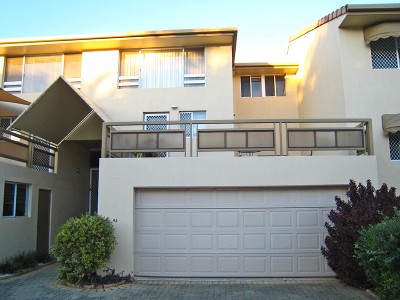 Walk to Shopping Centres! Picture