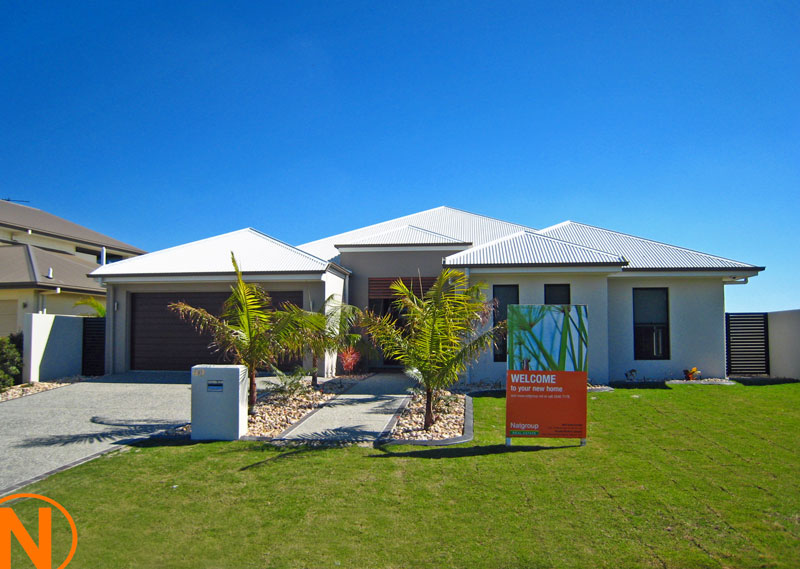 Breathtaking Residence by the Water Picture 1