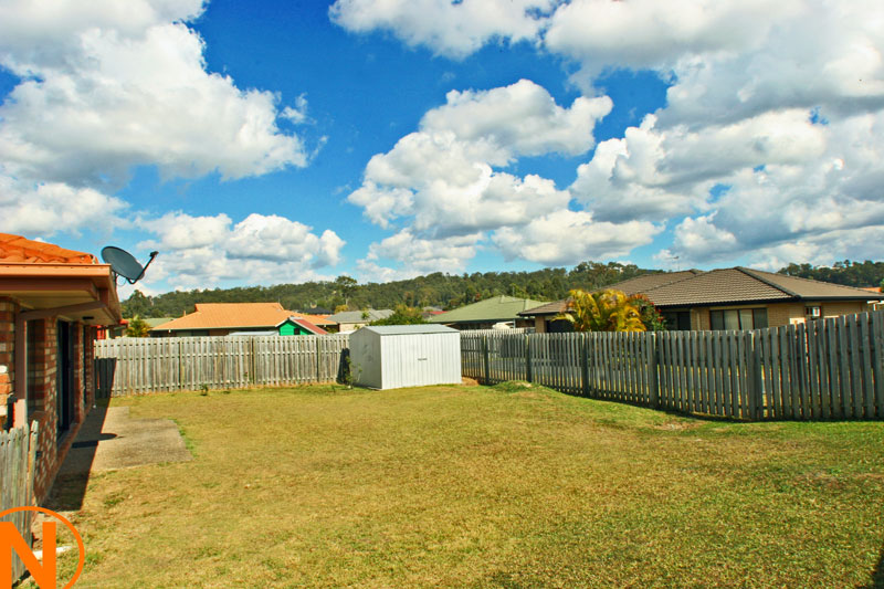 AS NEW ON HUGE BLOCK OF LAND Picture 3