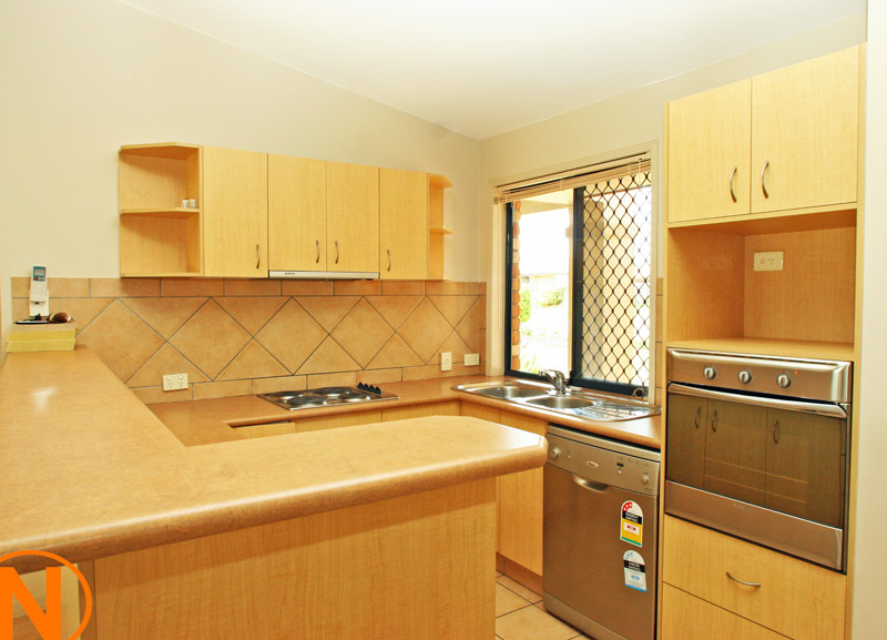 AS NEW ON HUGE BLOCK OF LAND Picture 2