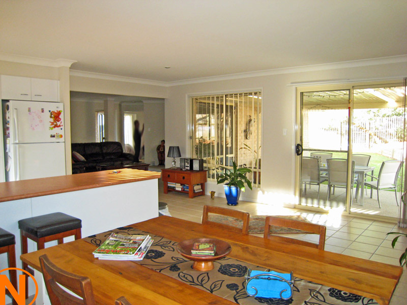 Near New & Side Access! Picture 2