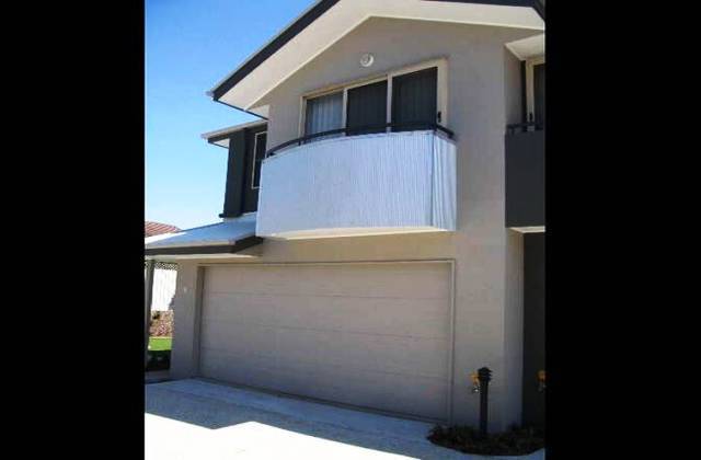 IMPRESSIVE TOWNHOUSE Picture 1