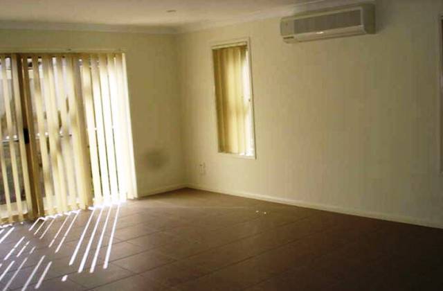 IMPRESSIVE TOWNHOUSE Picture 3