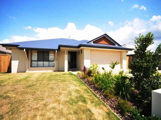 STYLISH LARGE HOME Picture 1