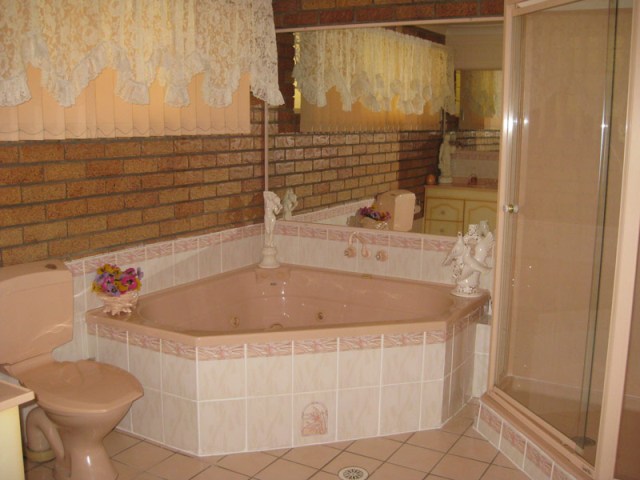 Cavity Brick Ranch Style Home Picture 3