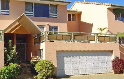 MASSIVE TOWNHOUSE! Picture