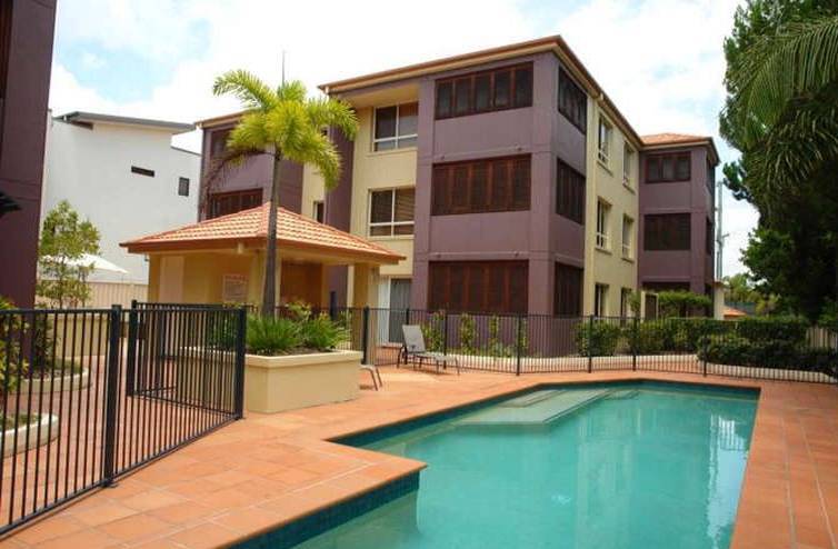 STYLISH UNIT IN GREAT COMPLEX Picture 1