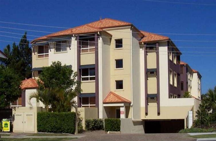 STYLISH UNIT IN GREAT COMPLEX Picture 3
