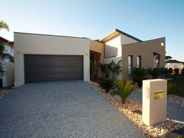 PARADISE BY THE WATER Picture 2