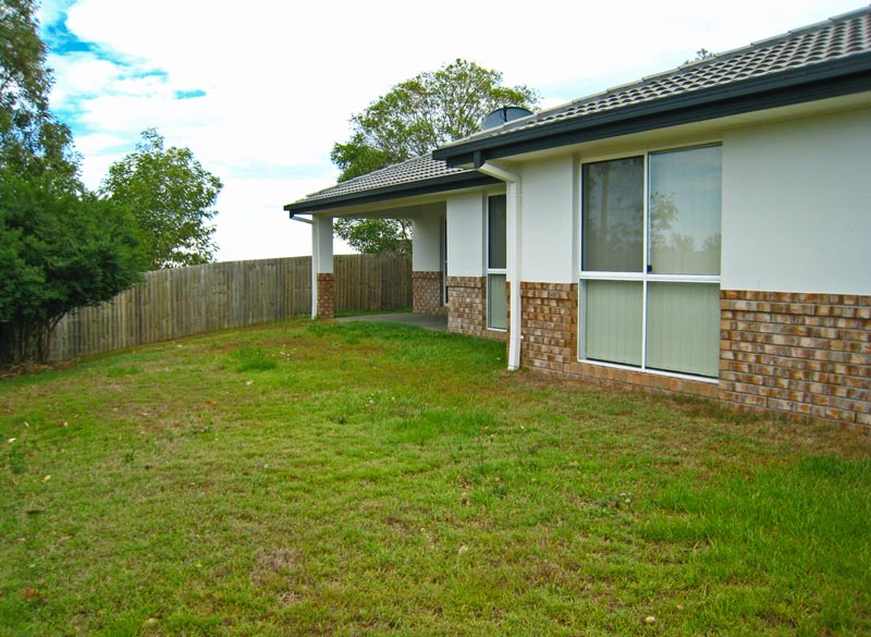 Great House with Side Access Picture 3