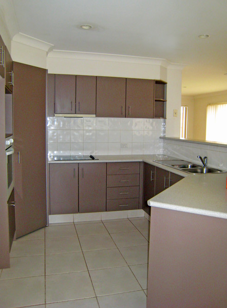 Great House with Side Access Picture 2