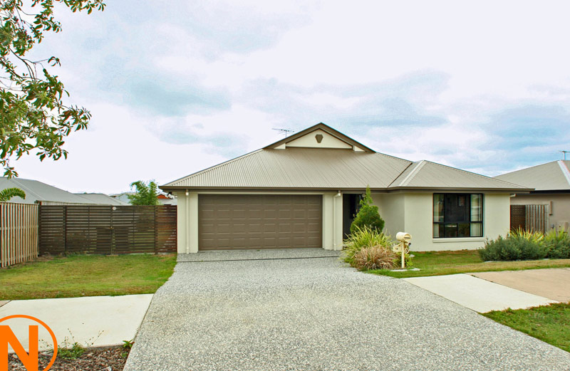 Luxurious Property with Side Access Picture 1