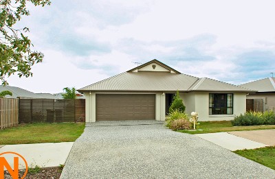 Luxurious Property with Side Access Picture