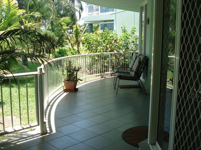 Adventure in Paradise Picture 2