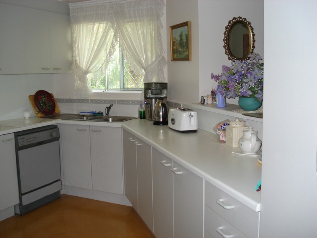 Adventure in Paradise Picture 3