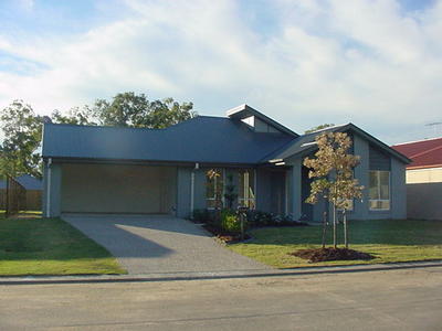 LARGE FAMILY HOME! Picture