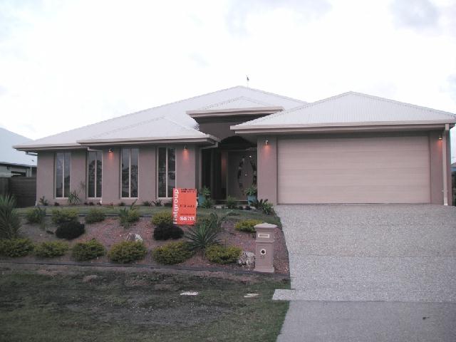 Near new luxury home! Picture 1