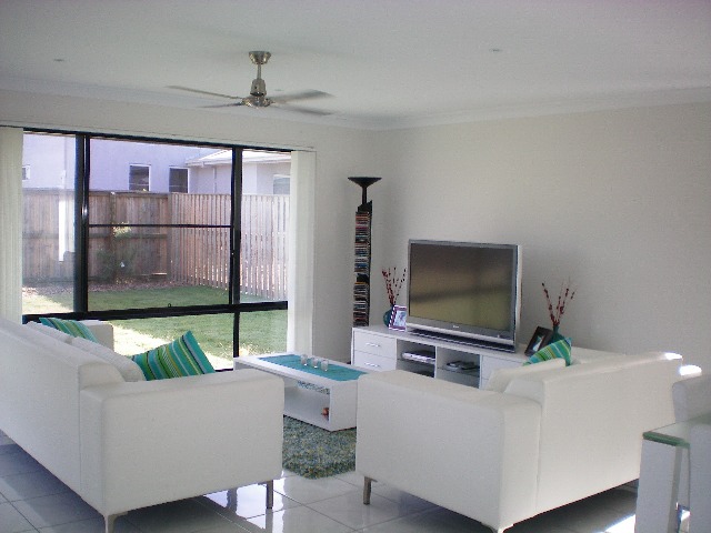 HOMES THIS NICE RARELY COME UP! Picture 2