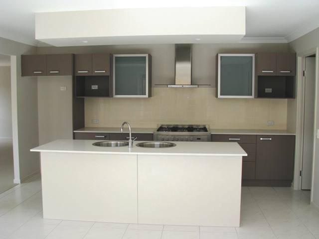 STYLISH LARGE HOME Picture 2