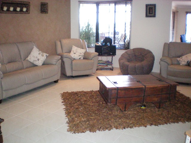 MOTIVATED SELLERS READY TO MOVE NOW Picture 3