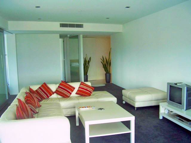 Q1 - SURFERS & HINTERLAND VIEWS! Picture 2