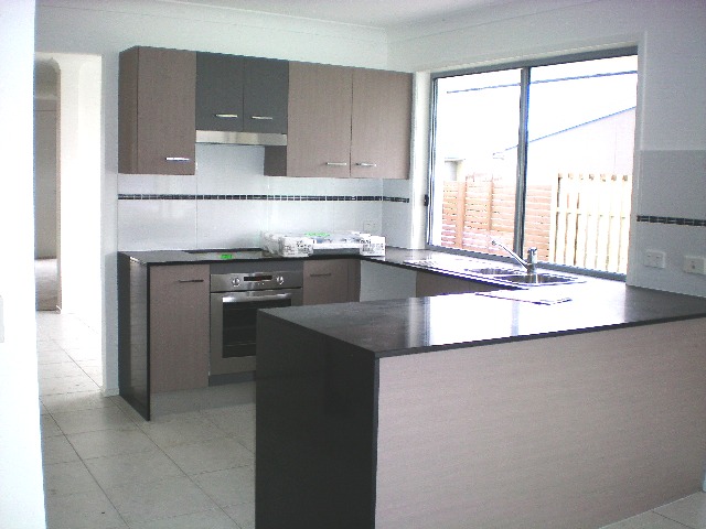 ANOTHER IMPRESSIVE HOME Picture 2