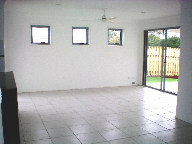 ANOTHER IMPRESSIVE HOME Picture 3