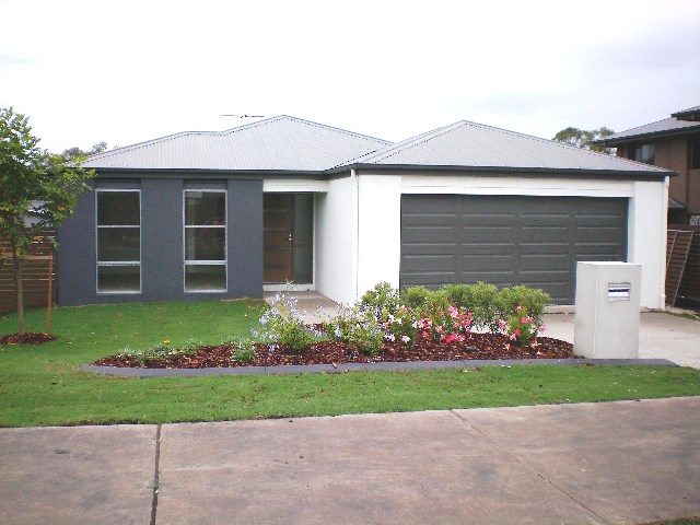 ANOTHER IMPRESSIVE HOME Picture 1