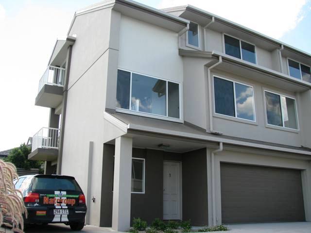 SPECTACULAR LOCATION AND DESIGN! Picture 1