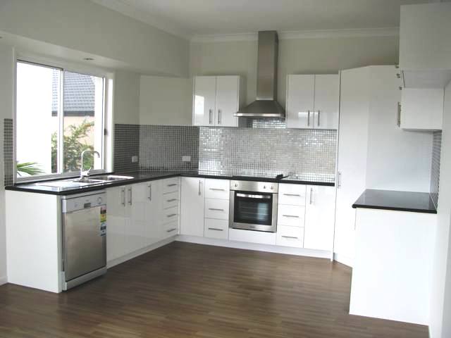 SPECTACULAR LOCATION AND DESIGN! Picture 2