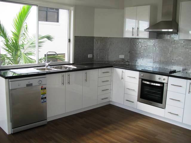 SPECTACULAR LOCATION AND DESIGN! Picture 3