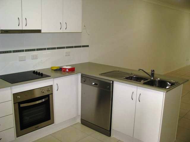 BRAND NEW DUPLEX! Picture 3