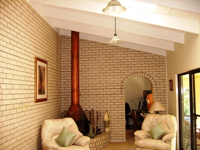 Estate Living On A Whole Lot Of Land Picture 3