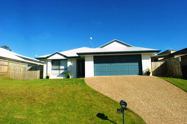 Looking for a large house & maybe side access? Picture 1