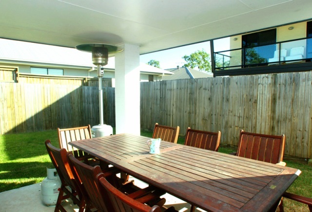 Looking for a large house & maybe side access? Picture 3