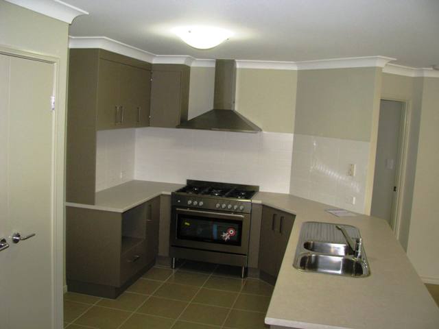 IDEAL HOME FOR YOU! Picture 3