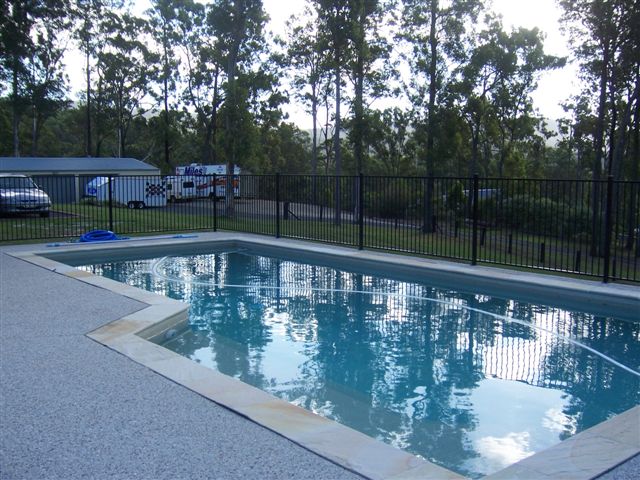 Luxury Living in a Large Modern Queenslander Artchitect Designer Home on Magificicently Landscaped Gardens Picture 3