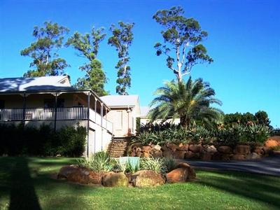 Luxury Living in a Large Modern Queenslander Artchitect Designer Home on Magificicently Landscaped Gardens Picture
