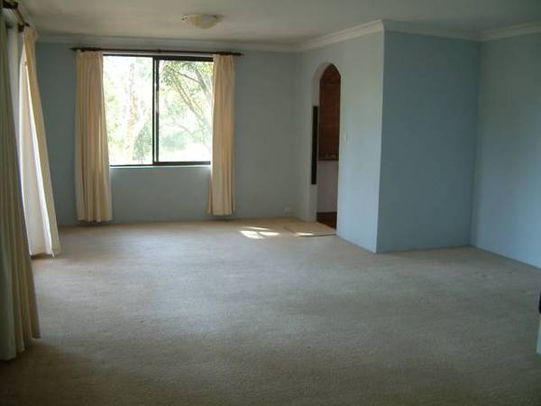 Modern 2 Bedroom Unit - Fab Location!! Picture