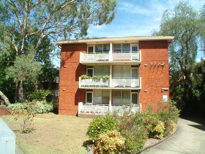 GOLDEN LOCATION Picture