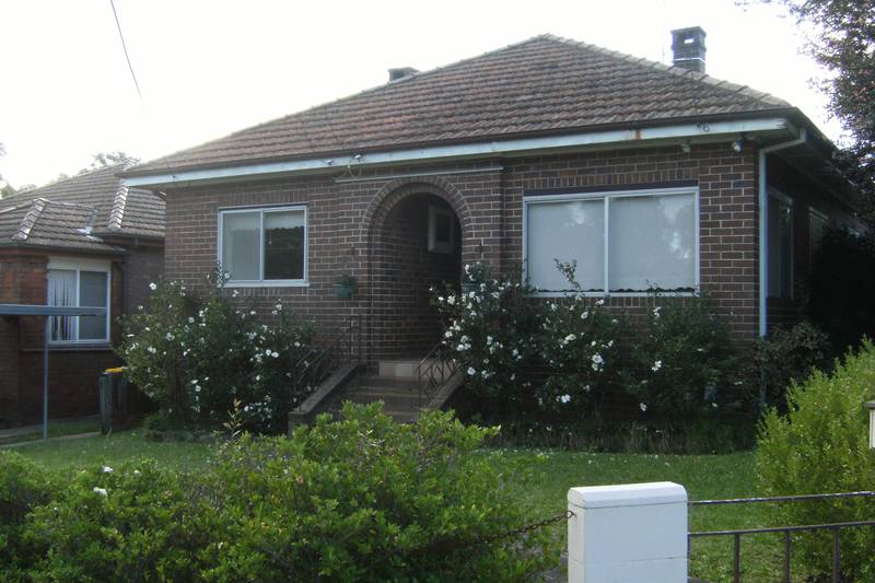 APPEALING FAMILY HOME - LOVELY CORNER BLOCK Picture