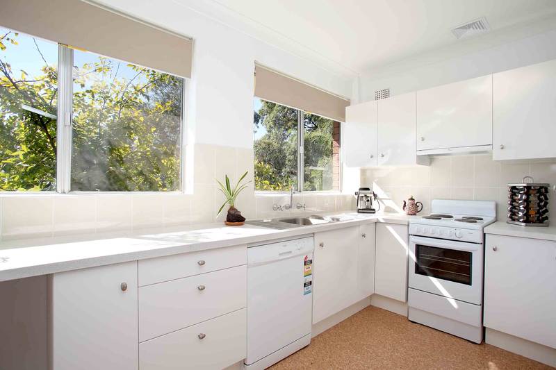 Rarely Found North East Facing Stylish THREE Bedroom Picture 3